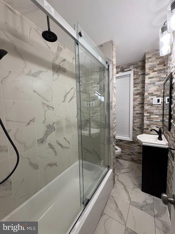 Building Photo - 5921 N 12th St