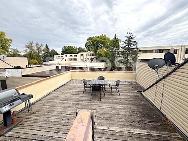 Building Photo - Available now - your very own 2 bedroom, 2 bath condo in Plymouth!