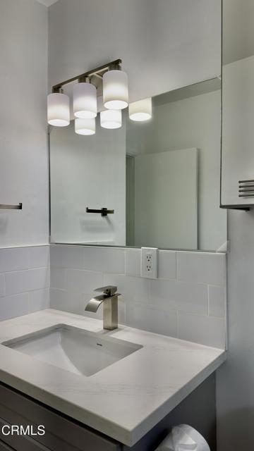 Building Photo - 2143 N Windsor Ave