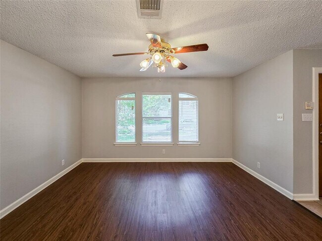 Building Photo - 1318 Chalk Ln