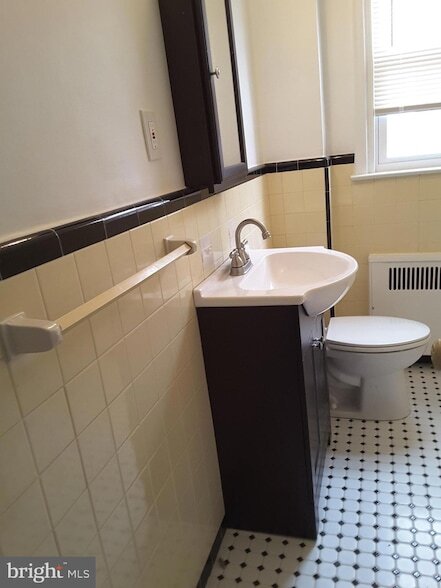 Building Photo - 1226 Hellerman St