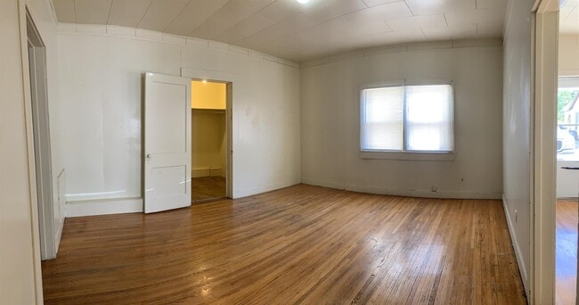 Building Photo - 916 Axtell St