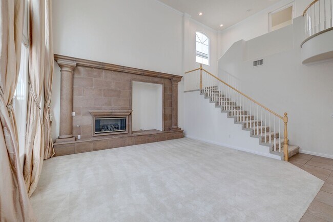 Building Photo - Beautiful 4Bd, 4Bth home in Guard Gated Community near Tivoli Village.