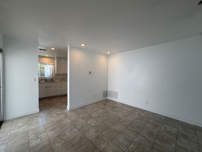 Building Photo - 228 Janan Ct