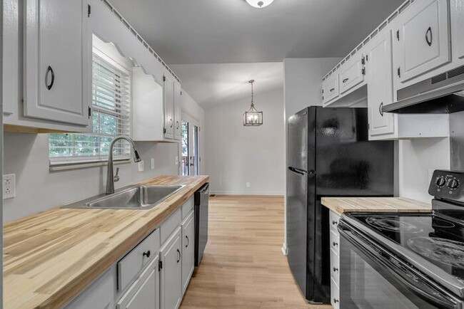 Building Photo - FOR RENT in Goodlettsville - Beautiful Renovation!