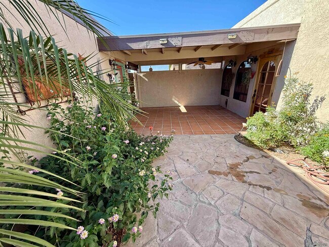 Building Photo - 11367 S Phoenix Dr