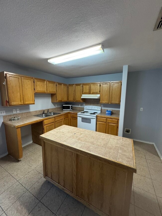 Building Photo - 519 Gandara Dr