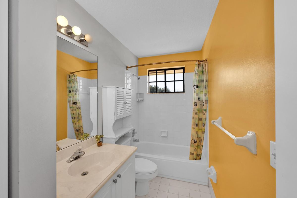 Building Photo - 9620 Alcazar Ln