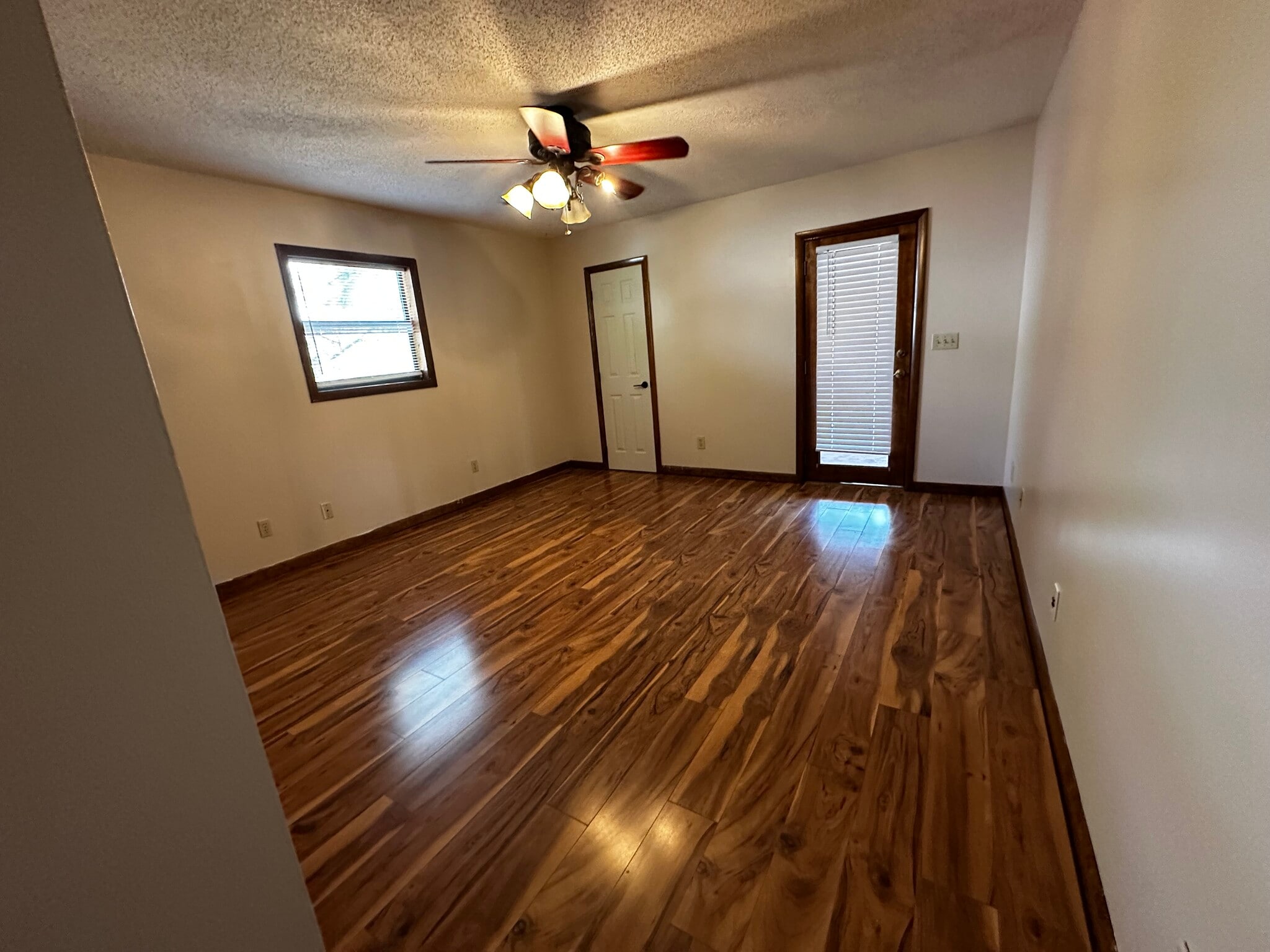 Master on main, attached bathroom and walk-in clost - 323 Heather Ct
