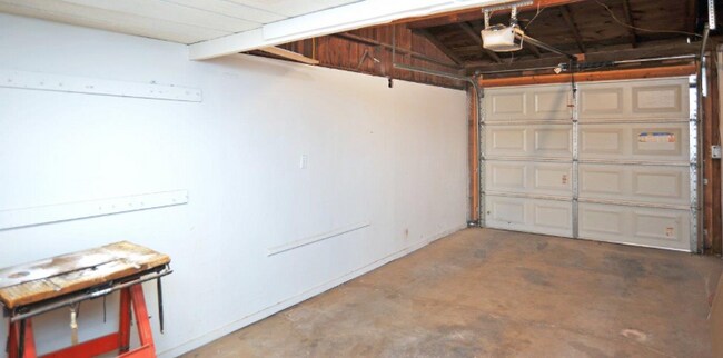 Building Photo - 5044 E Adams St