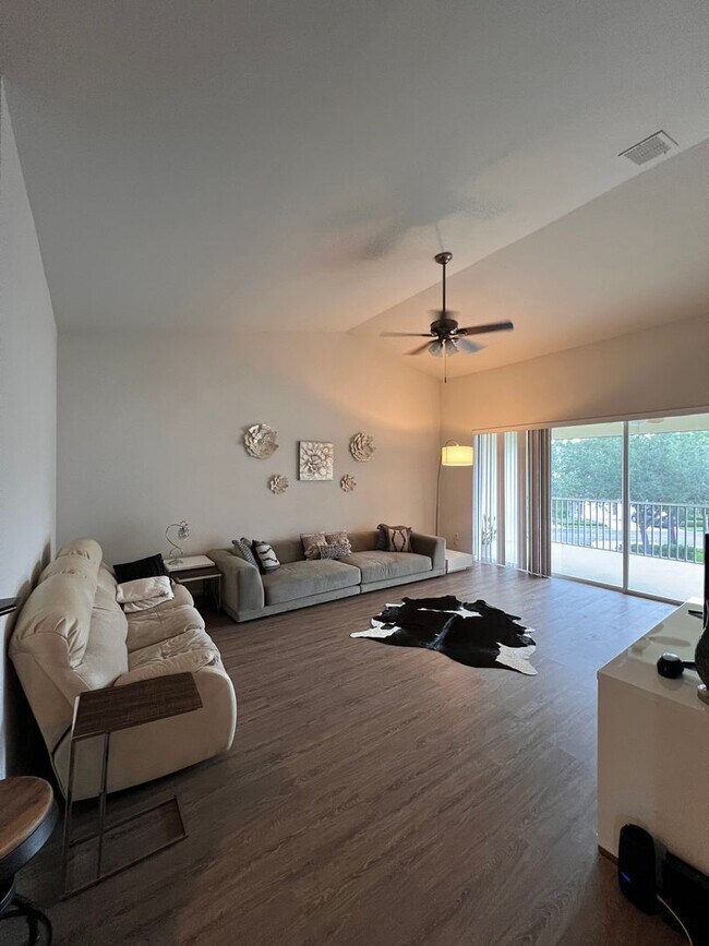 Building Photo - Now available! Ready-to-move-in condo in Sanford!