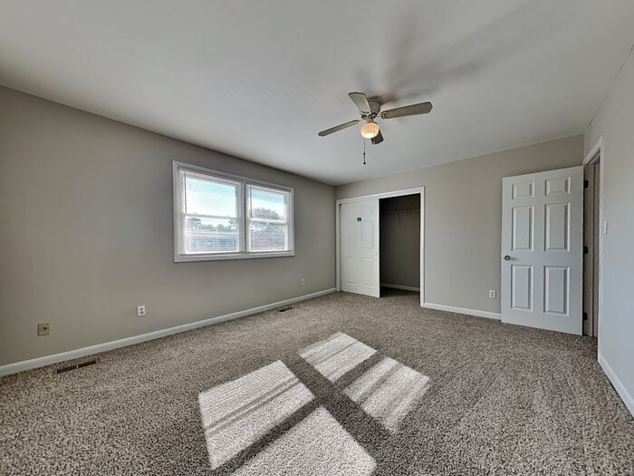 Building Photo - 657 Shore Dr