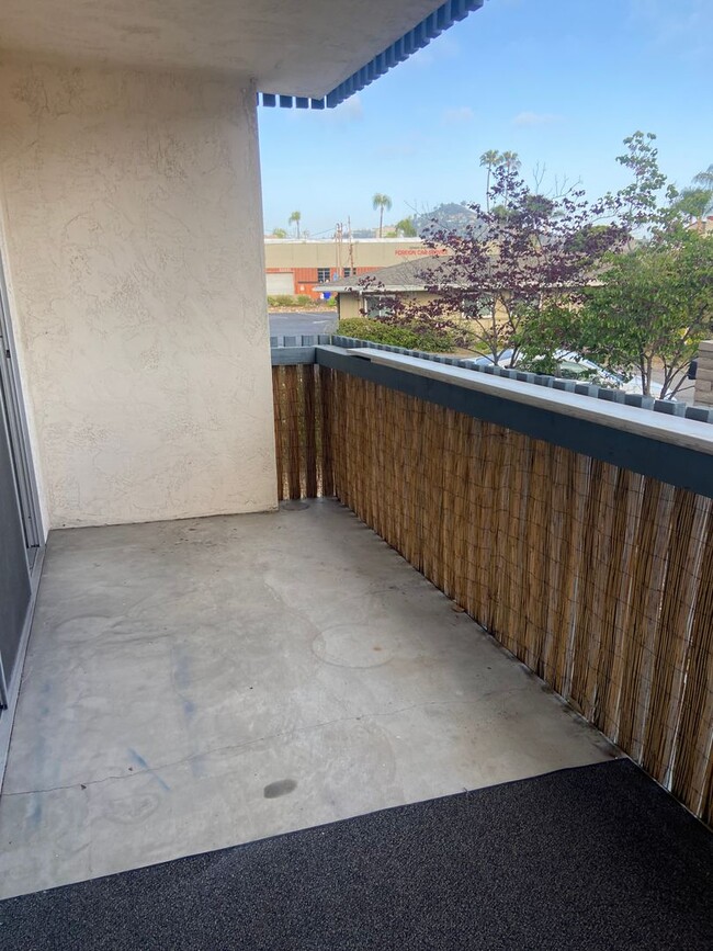 Building Photo - COMING SOON!  1 BEDROOM/1.5 BATH CONDO IN ...