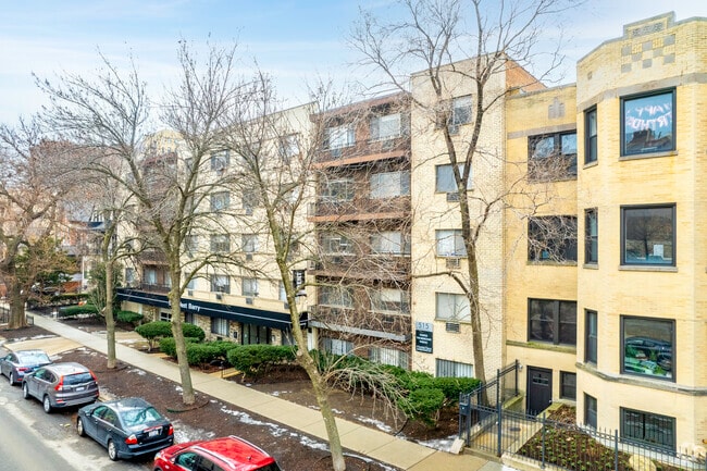 Building Exterior - 515 W. Barry