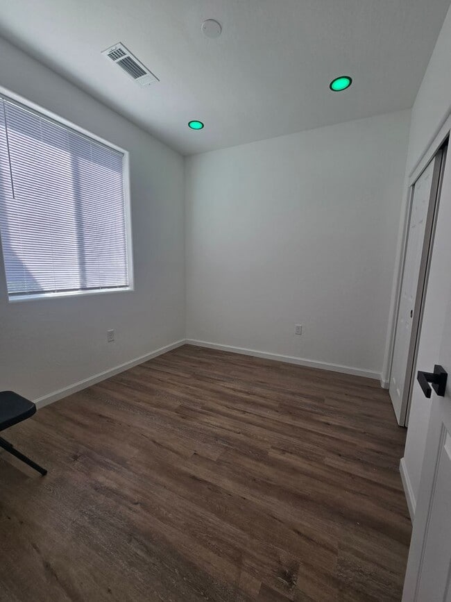 Building Photo - 3 BR 2 BA available Now