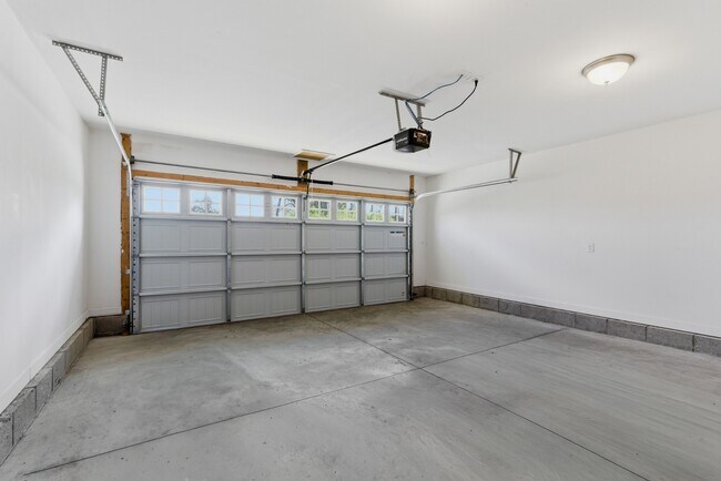 Building Photo - 114 Walden Village Ct