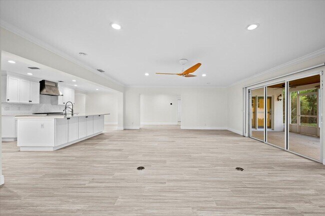 Building Photo - 12831 Shore Dr