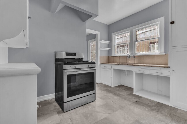 Building Photo - 1441 W 53rd St