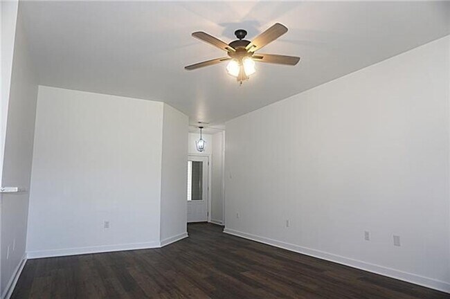 Building Photo - 3 Bedroom, 2 Bath Home