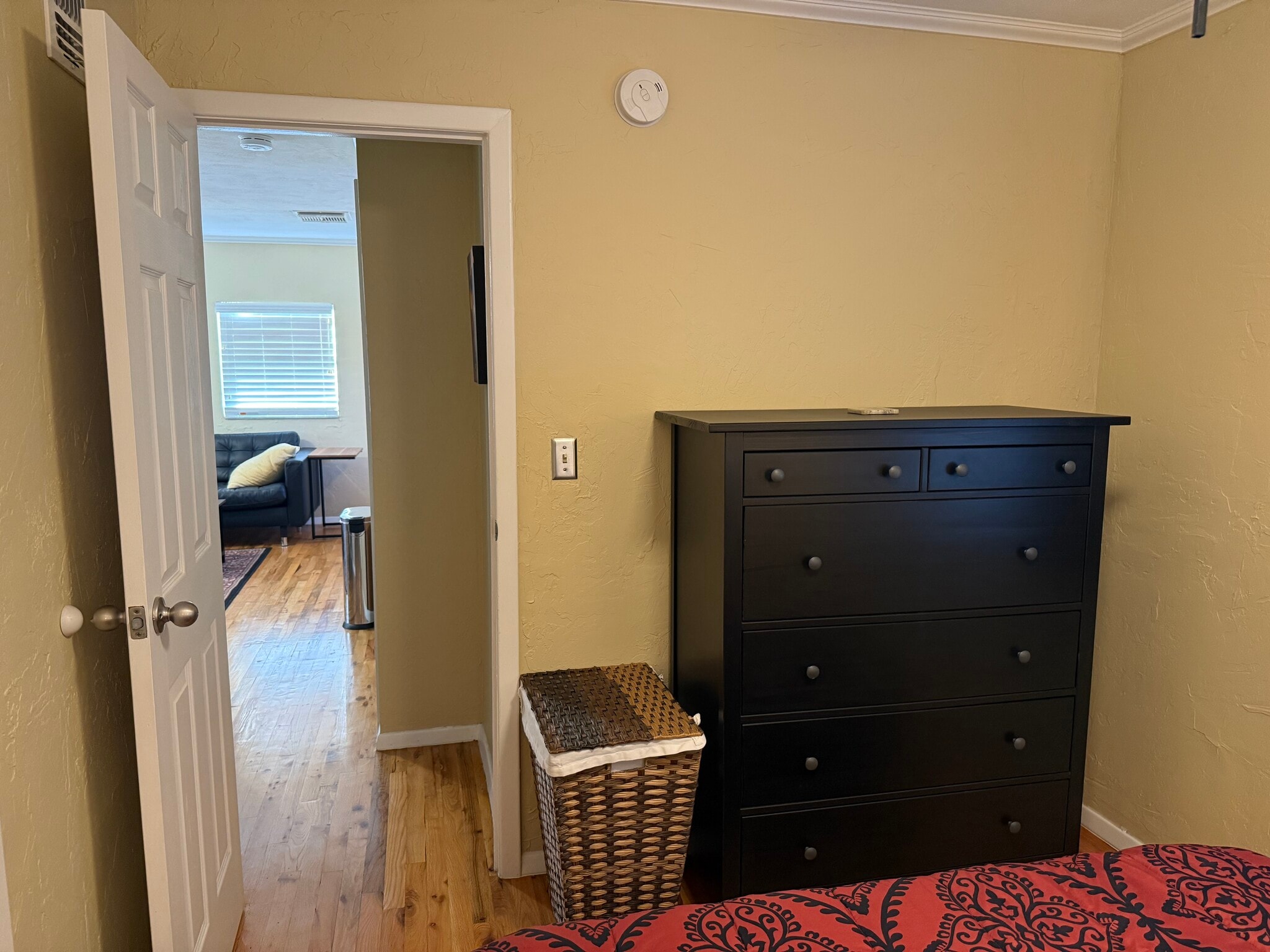 Dresser - 4126 35th Ave N