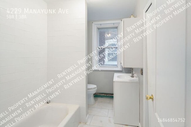 Building Photo - 5BR 2.5 BA_ 2,000 Sq Ft. Townhome in Manay...
