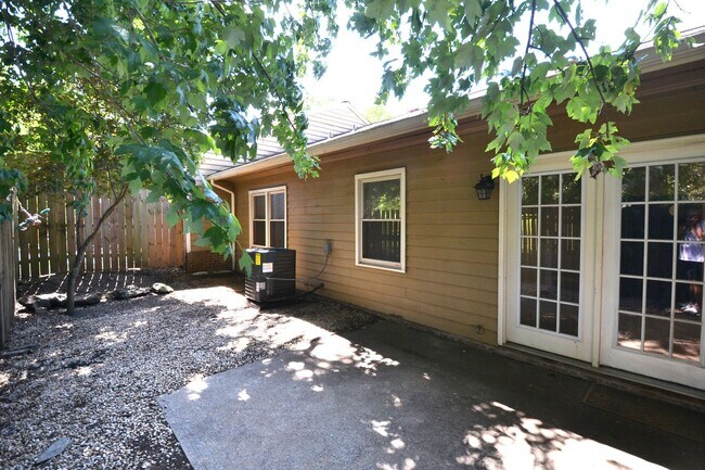 Building Photo - 8317 Summerglen Cir