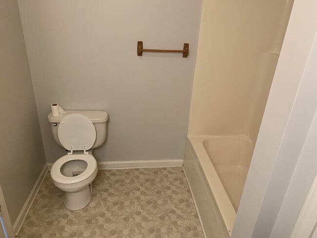 Building Photo - 523 Hutchens Rd