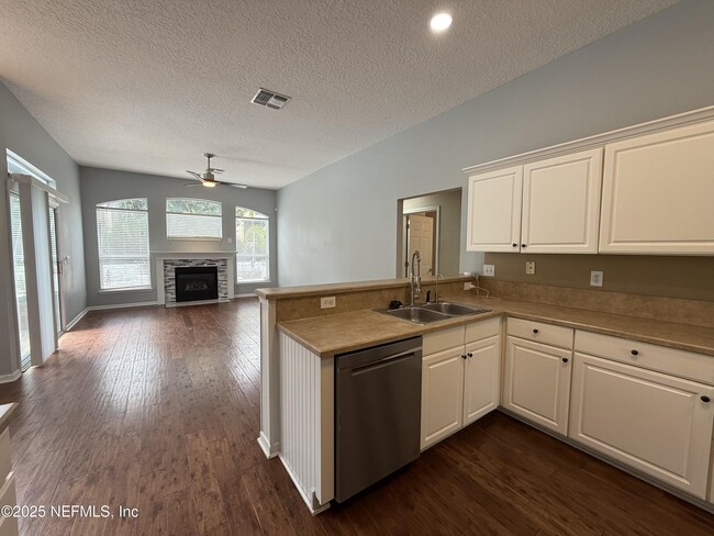 Building Photo - 1319 N Kyle Way