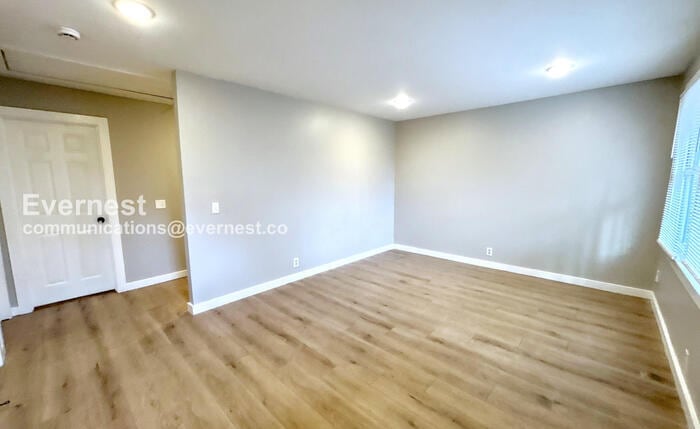 Building Photo - 1728 17th Ave N