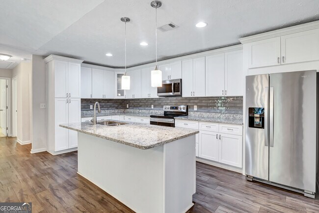 Building Photo - 5772 Lilburn Stone Mountain Rd