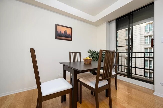 Building Photo - 40 E Delaware Pl