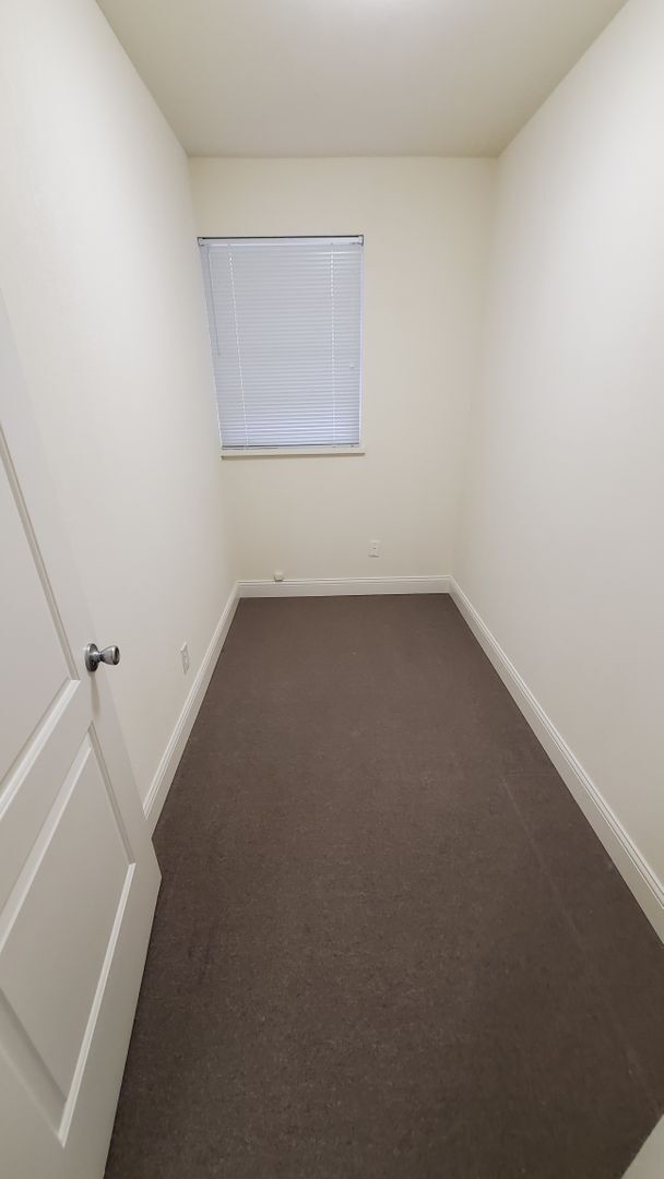 Building Photo - Residential/Office