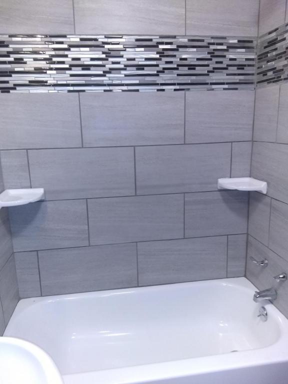 Building Photo - 517 Holmes St