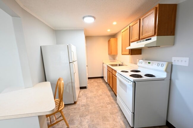 Building Photo - 425 W Cook Rd