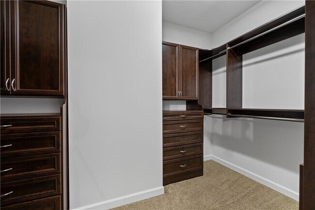 Building Photo - 6440 Century Park Pl SE