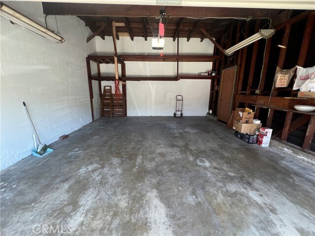 Building Photo - 662 Kempton Ave