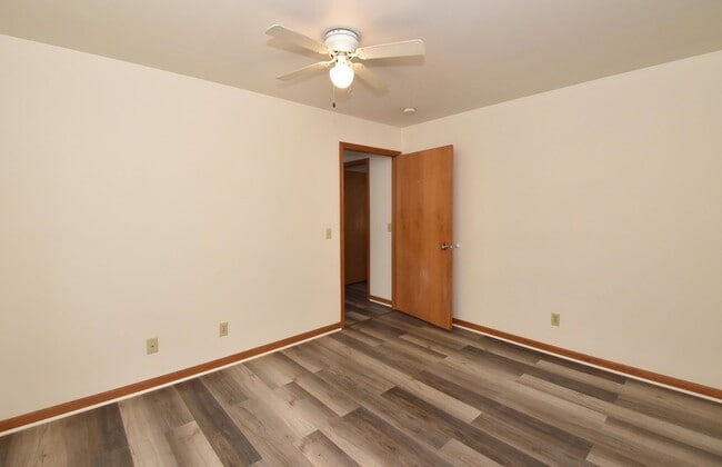 Building Photo - 3042 Hamlin Ave