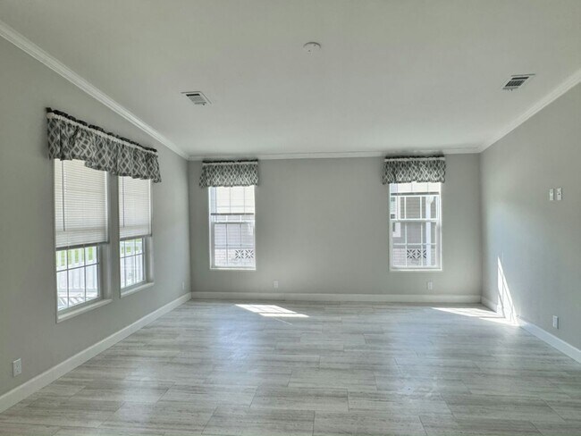 Building Photo - 10792 SW 32nd Ave