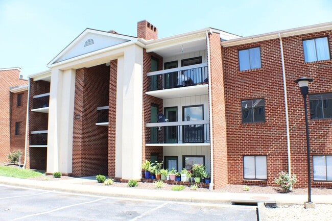 Building Photo - 1018-8 Blue Ridge Dr