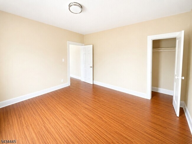 Building Photo - 137 Hammond Ave