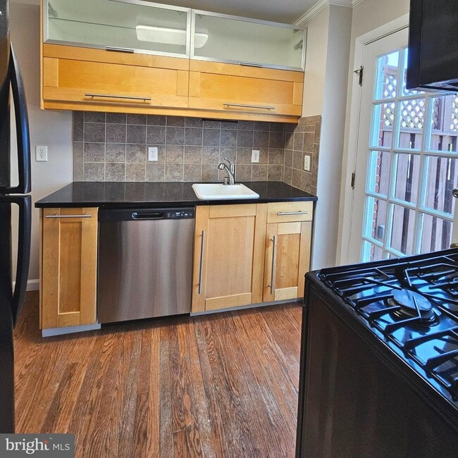 Building Photo - 2214 Arlington Terrace