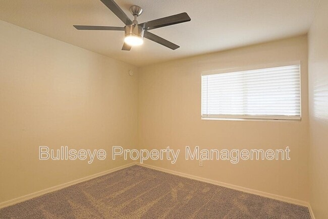 Building Photo - 3229 E Crescent Ave