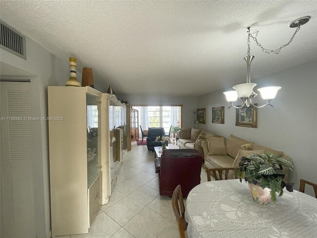 Building Photo - 5031 W Oakland Park Blvd