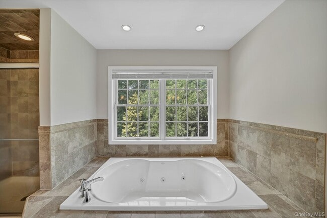 Building Photo - 24 Charnwood Dr