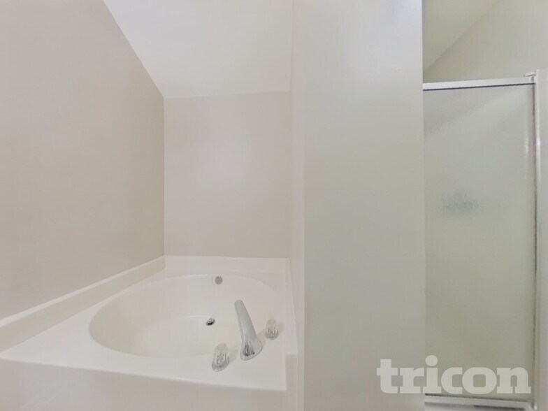 Building Photo - 5020 Osage Cir