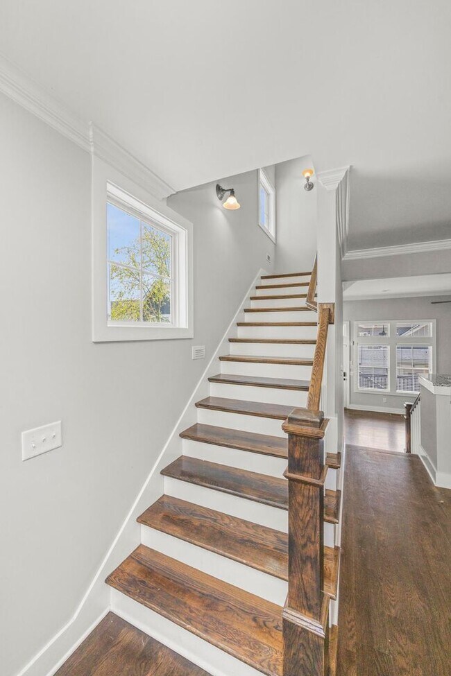 Building Photo - 505A Moore Ave