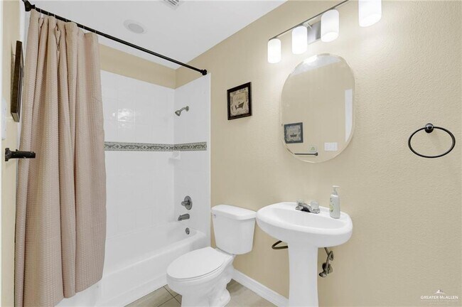 Building Photo - 19 S 9th St