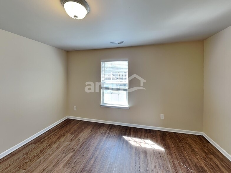 Building Photo - 1041 Vanguard Dr