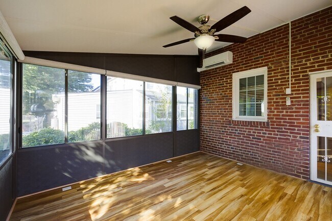 Building Photo - Charming 3BR/2BA Home with Bonus Room, Sunroom & Private Driveway – Prime Hyattsville Location!