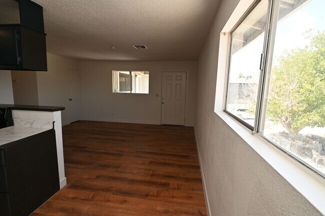 Building Photo - 2 Bedroom Apartment -Las Vegas -NO PETS -1...